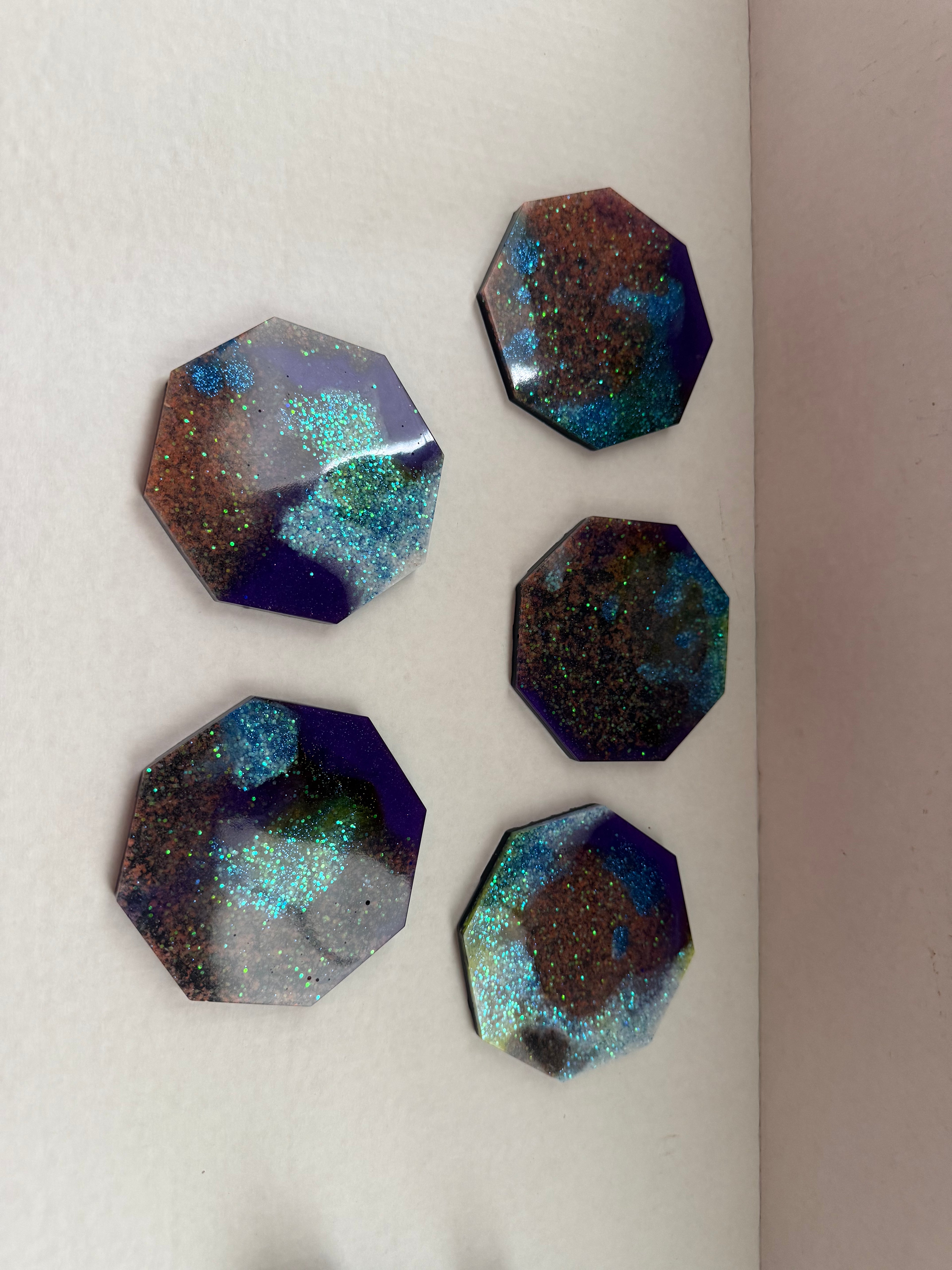 NORTHERN NIGHT LIGHTS — 4‑Piece Coaster & Holder Set