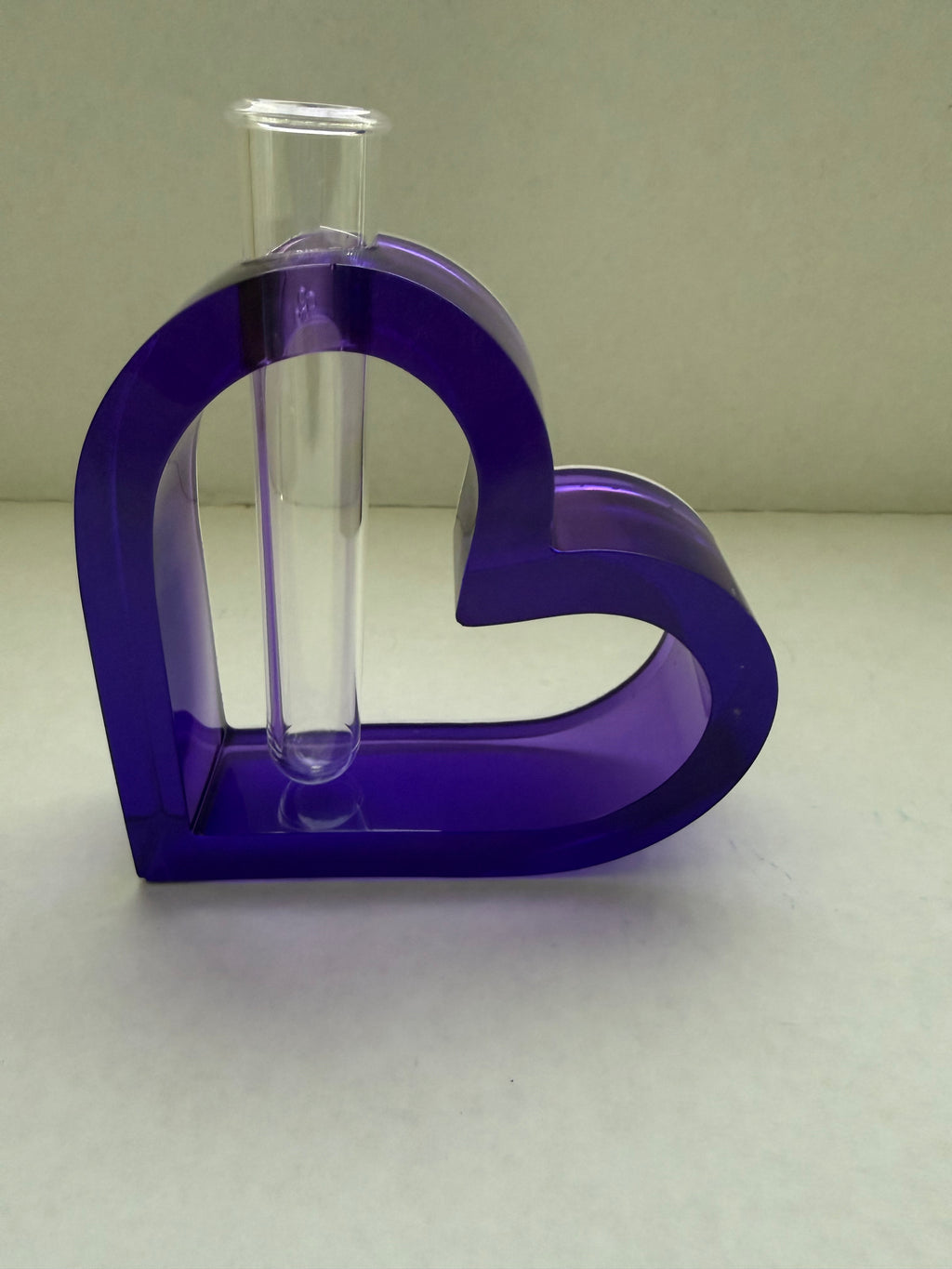 Hand‑Poured Resin Heart Vase — Single Stem Display